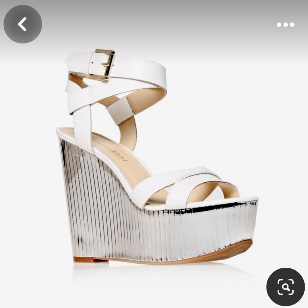 Enzo Angiolini, size 9, whiteleather w/silver metallic wedge